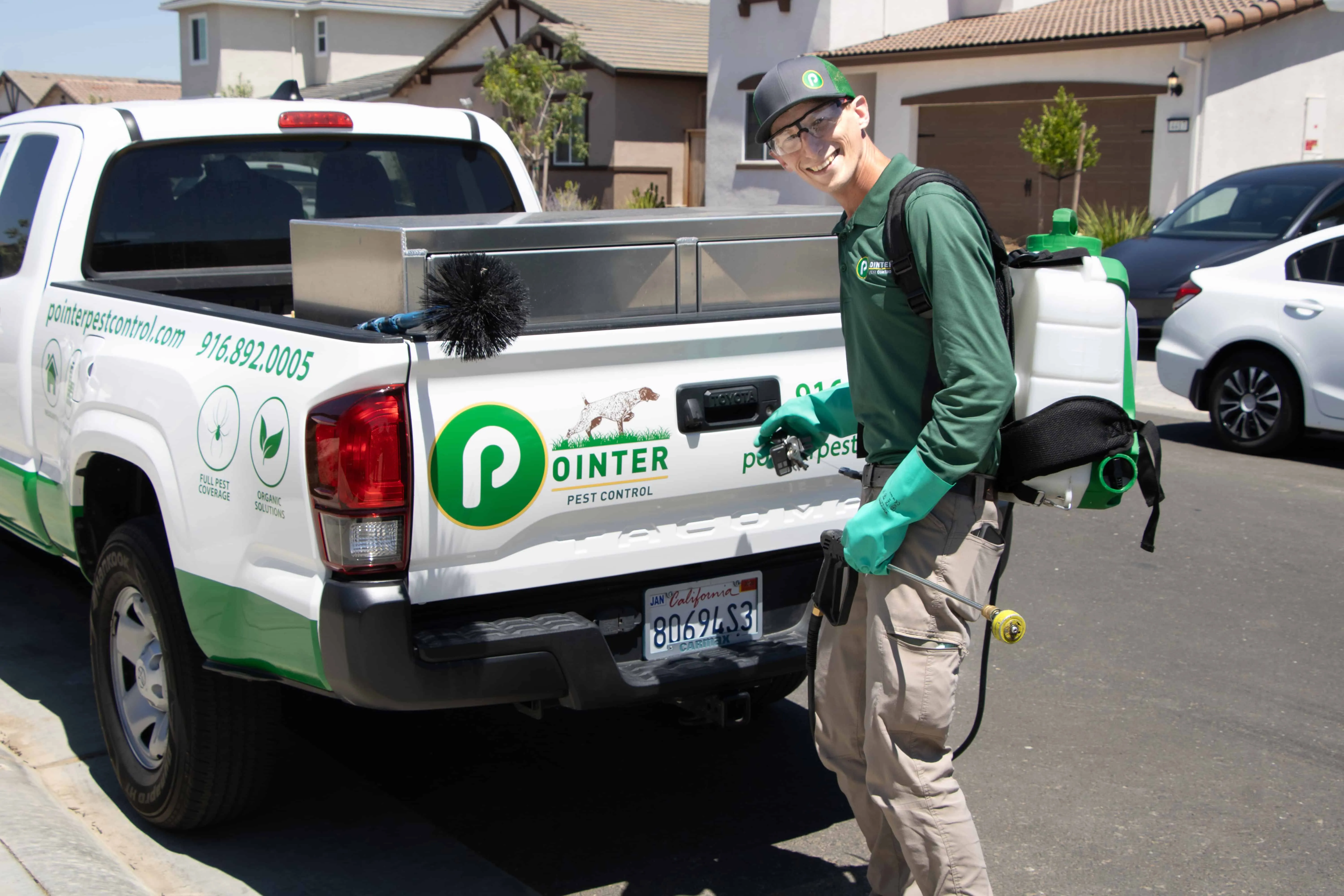 Pointer Pest Control technician ready for service in Roseville neighborhood